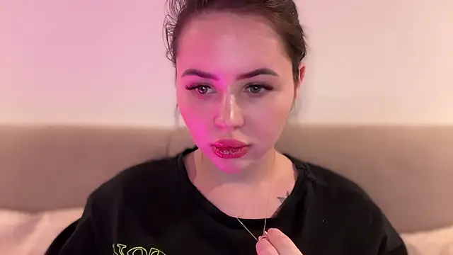 Snapshot of AlmaryKim chatting on 1, 11, 2025 AlmaryKim online show from 1, 11, 2025