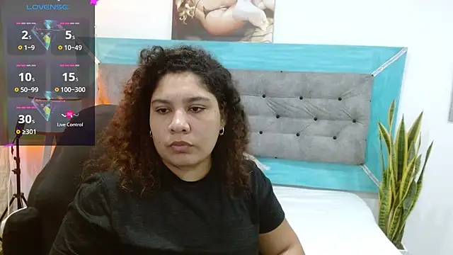 Snapshot of roxx_iie chatting on 8, 10, 2025 roxx iie online show from 8, 10, 2025