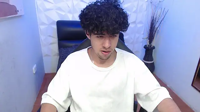 Liil boy online show from 8, 11, 2025