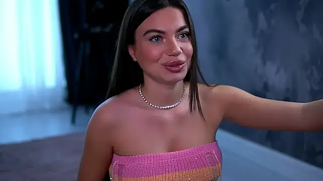 EsmeSinx online show from 2, 10, 2025
