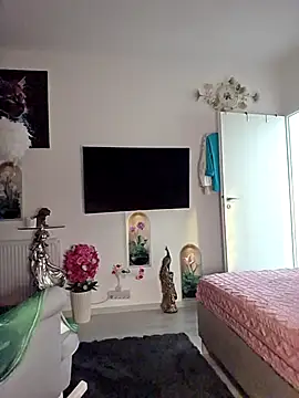 KirraWhite online show from 30, 10, 2025