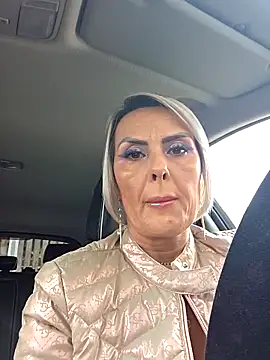 KirraWhite online show from 28, 10, 2025