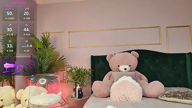 KirraWhite online show from 2, 4, 2026