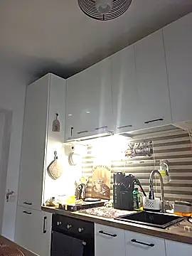 KirraWhite online show from 30, 10, 2025