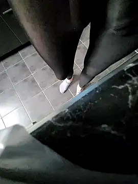 Snapshot of rezzzze chatting on 28, 10, 2025 rezzzze online show from 28, 10, 2025