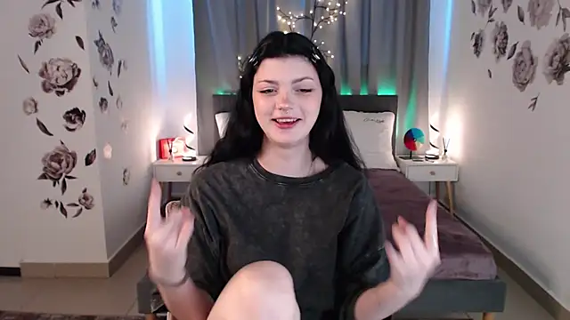 Snapshot of MileyRood chatting on 2, 12, 2025 MileyRood online show from 2, 12, 2025