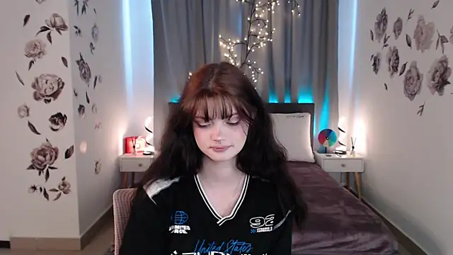 Snapshot of MileyRood chatting on 11, 11, 2025 MileyRood online show from 11, 11, 2025