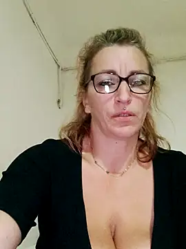 Fifi83Bell online show from 3, 11, 2025