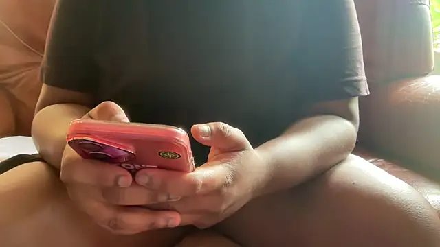 nanaisbackk online show from 1, 12, 2025