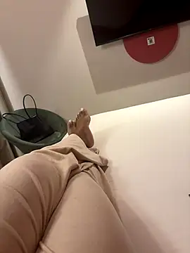 nanaisbackk online show from 15, 12, 2025