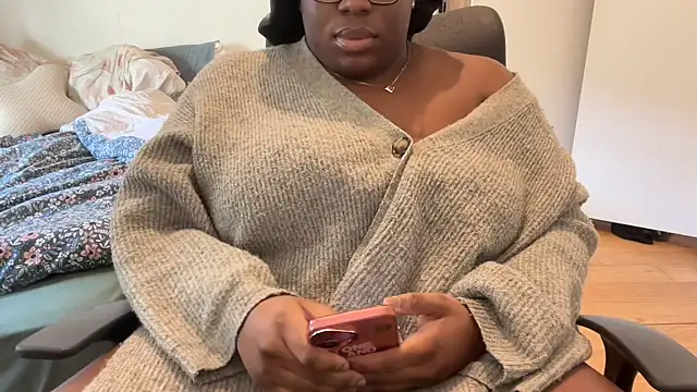 nanaisbackk online show from 17, 2, 2026