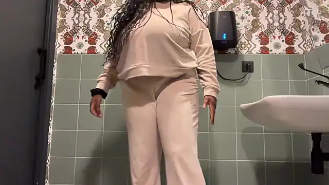 nanaisbackk online show from 16, 12, 2025