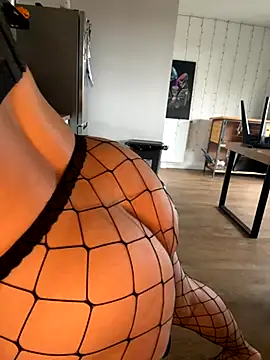 Snapshot of LaPetiteKim chatting on 12, 11, 2025 LaPetiteKim online show from 12, 11, 2025