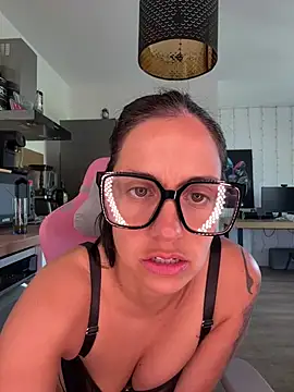 LaPetiteKim online show from 25, 4, 2026