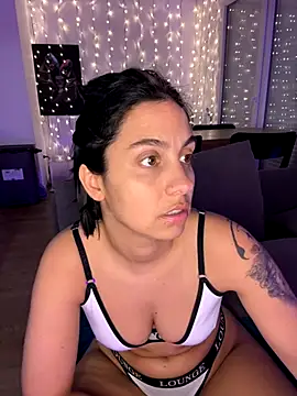 Snapshot of LaPetiteKim chatting on 22, 10, 2025 LaPetiteKim online show from 22, 10, 2025