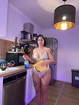 Snapshot of LaPetiteKim chatting on 8, 10, 2025 LaPetiteKim online show from 8, 10, 2025