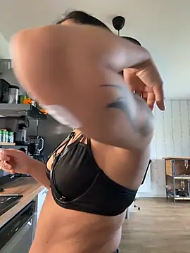 Snapshot of LaPetiteKim chatting on 3, 11, 2025 LaPetiteKim online show from 3, 11, 2025