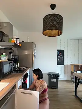 Snapshot of LaPetiteKim chatting on 7, 11, 2025 LaPetiteKim online show from 7, 11, 2025