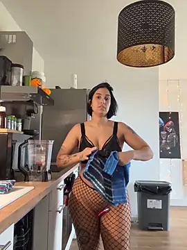 Snapshot of LaPetiteKim chatting on 31, 10, 2025 LaPetiteKim online show from 31, 10, 2025