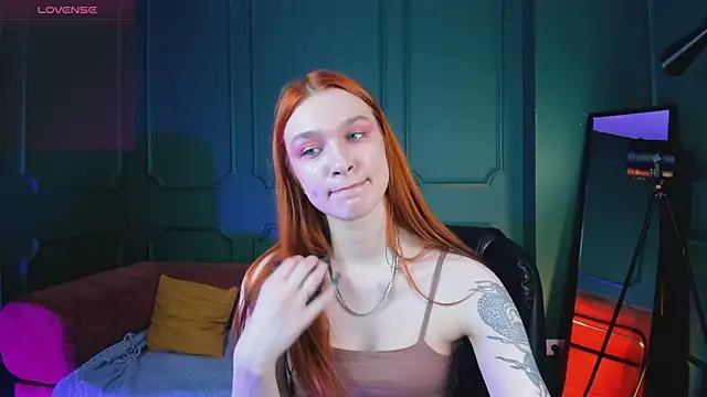 Snapshot of PollyMayer chatting on 5, 7, 2026 PollyMayer online show from 5, 7, 2026