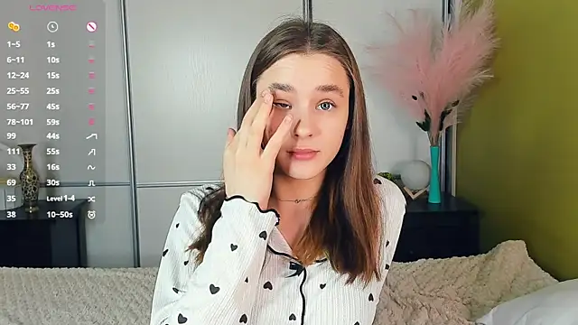 JinnyMcie online show from 10, 4, 2026