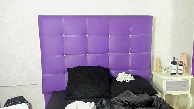 Snapshot of LeaMoreau22 chatting on 9, 10, 2025 LeaMoreau22 online show from 9, 10, 2025