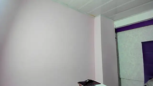 Snapshot of LeaMoreau22 chatting on 27, 11, 2025 LeaMoreau22 online show from 27, 11, 2025