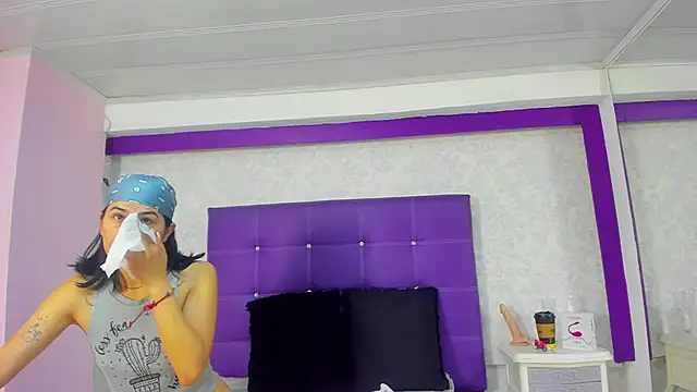 Snapshot of LeaMoreau22 chatting on 22, 11, 2025 LeaMoreau22 online show from 22, 11, 2025