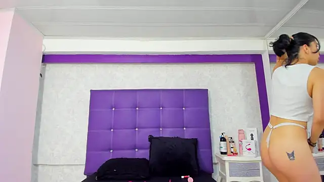 Snapshot of LeaMoreau22 chatting on 14, 10, 2025 LeaMoreau22 online show from 14, 10, 2025