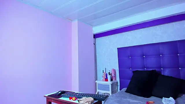 Snapshot of LeaMoreau22 chatting on 29, 11, 2025 LeaMoreau22 online show from 29, 11, 2025