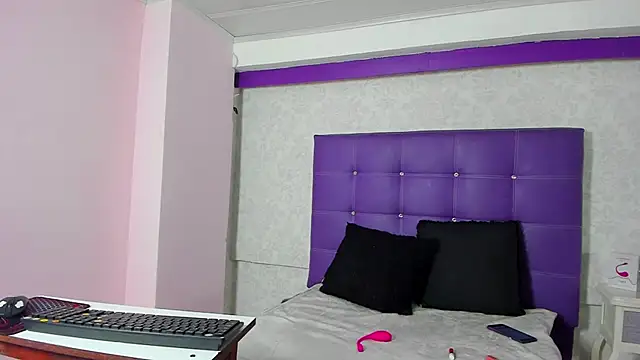 Snapshot of LeaMoreau22 chatting on 21, 11, 2025 LeaMoreau22 online show from 21, 11, 2025