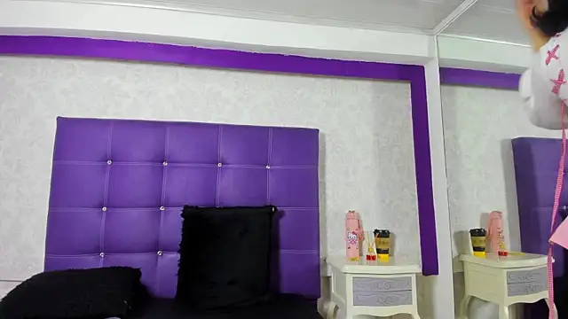 Snapshot of LeaMoreau22 chatting on 15, 10, 2025 LeaMoreau22 online show from 15, 10, 2025