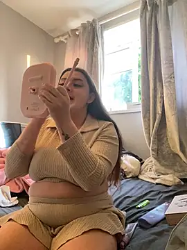 MadelineLeah online show from 17, 7, 2026