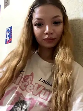  Siennaaa  online show from 11, 10, 2025