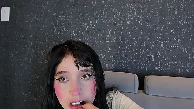 Snapshot of MeganR_ chatting on 25, 4, 2026 MeganR online show from 25, 4, 2026
