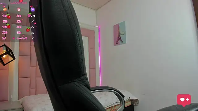 Snapshot of Klaret_Toy chatting on 4, 11, 2025 Klaret Toy online show from 4, 11, 2025