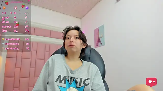 Snapshot of Klaret_Toy chatting on 7, 11, 2025 Klaret Toy online show from 7, 11, 2025