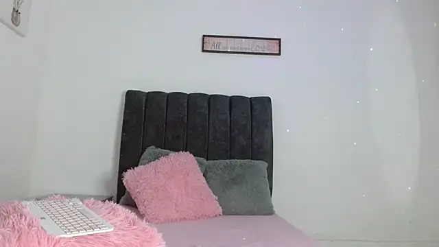 ManuelaDelgado online show from 1, 11, 2025