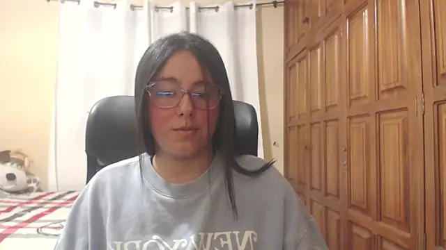 Snapshot of Venus_cat_ chatting on 9, 7, 2026 Venus cat online show from 9, 7, 2026