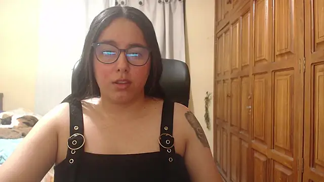 Snapshot of Venus_cat_ chatting on 23, 6, 2026 Venus cat online show from 23, 6, 2026
