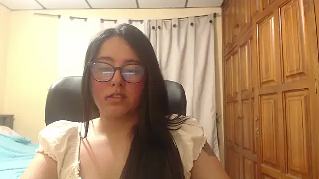 Snapshot of Venus_cat_ chatting on 15, 6, 2026 Venus cat online show from 15, 6, 2026