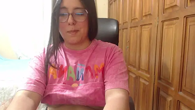 Snapshot of Venus_cat_ chatting on 5, 7, 2026 Venus cat online show from 5, 7, 2026