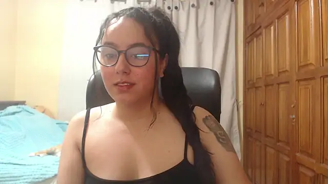 Snapshot of Venus_cat_ chatting on 14, 6, 2026 Venus cat online show from 14, 6, 2026