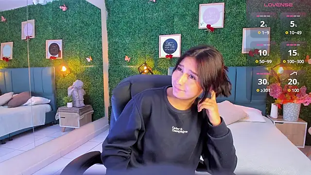 Snapshot of Rubyvixxen_ chatting on 21, 10, 2025 Rubyvixxen online show from 21, 10, 2025