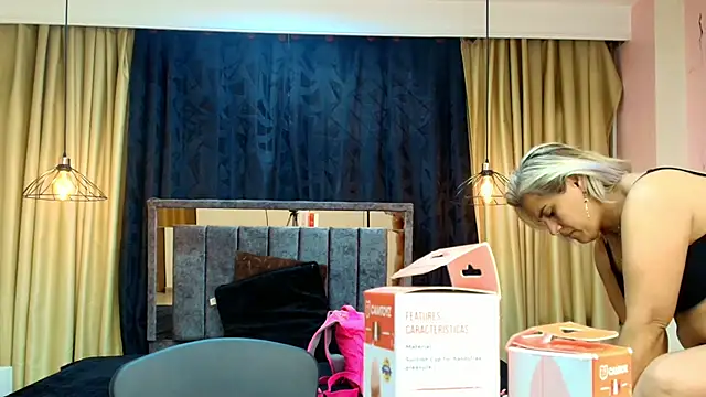 scarlet milf  online show from 15, 11, 2025