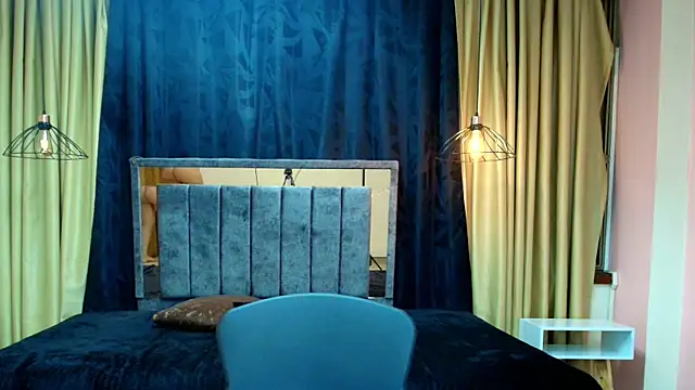 scarlet milf  online show from 31, 10, 2025