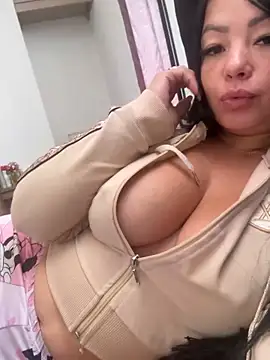 Aurora-Hernandez online show from 2, 10, 2025