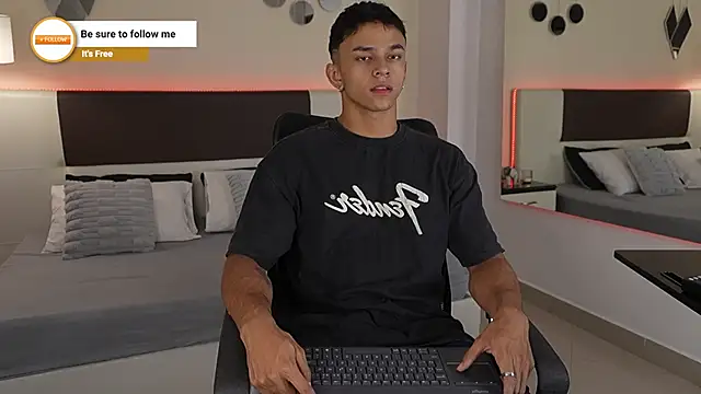 Snapshot of DanteeStone chatting on 17, 10, 2025 DanteeStone online show from 17, 10, 2025