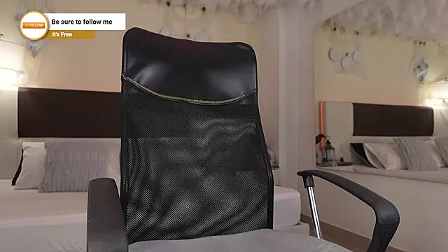 Snapshot of DanteeStone chatting on 27, 10, 2025 DanteeStone online show from 27, 10, 2025