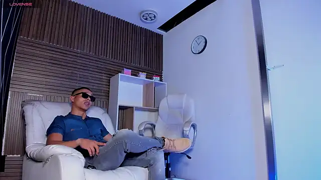 ApoloBonshe  online show from 3, 10, 2025